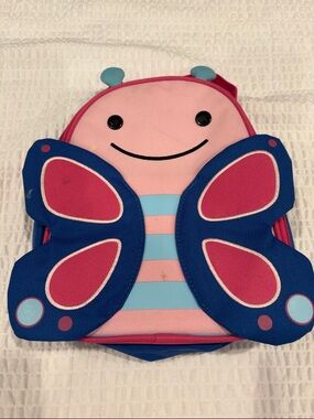 Skip Hop Cute Pink & Blue Butterfly Kids Lunch Bag
8” x 9 1/2”